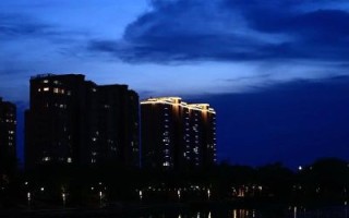 手机拍照怎么防止模糊_夜景拍摄如何避免噪点