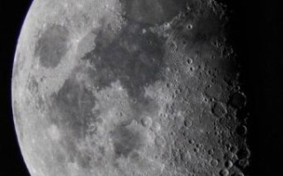 300mm镜头拍月亮清晰吗_300mm镜头拍月亮参数设置