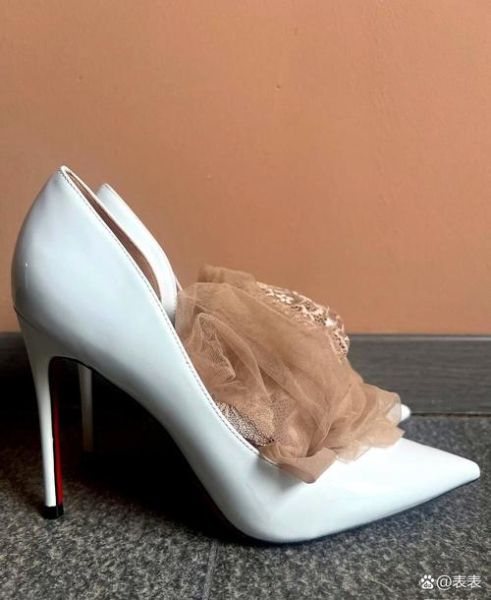 孕妇鞋跟多高合适_孕妇可以穿几厘米高跟鞋-第1张图片-星辰妙记 孕妇鞋跟多高合适_孕妇可以穿几厘米高跟鞋-第1张图片-星辰妙记