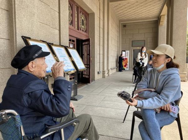 如何拍摄人物采访镜头_人物采访镜头怎么拍-第3张图片-星辰妙记