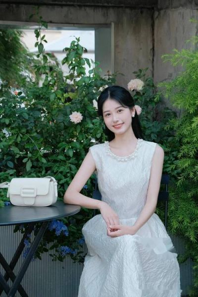 大学校花是怎么评选的_成为校花的标准有哪些-第1张图片-星辰妙记