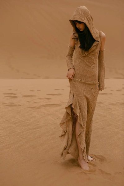 沙漠人像镜头推荐_如何拍出电影感-第2张图片-星辰妙记 沙漠人像镜头推荐_如何拍出电影感-第2张图片-星辰妙记