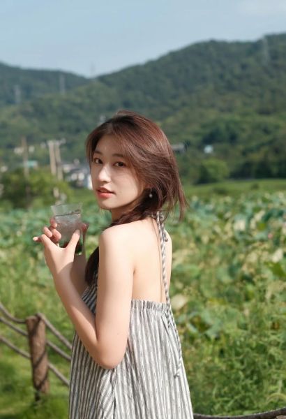 佳能微单拍人像用什么镜头_佳能人像镜头推荐-第2张图片-星辰妙记