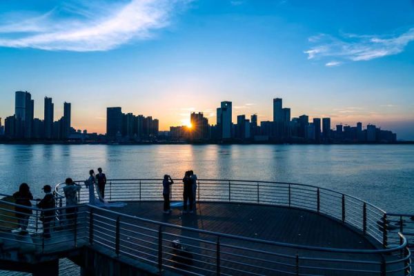 新手广角镜头怎么选_广角镜头适合拍什么-第3张图片-星辰妙记