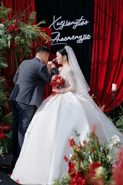 婚礼用什么镜头_婚礼摄影镜头怎么选-第2张图片-星辰妙记