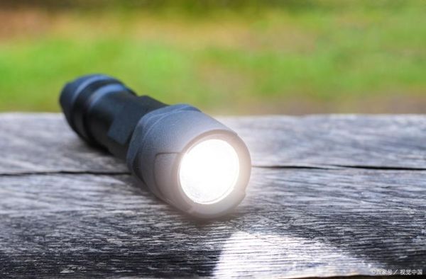 手电筒照镜头会损坏吗_如何避免眩光-第1张图片-星辰妙记