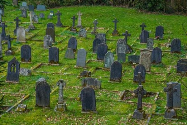 孕妇梦见坟墓是什么预兆_孕妇梦见坟墓生男生女-第1张图片-星辰妙记