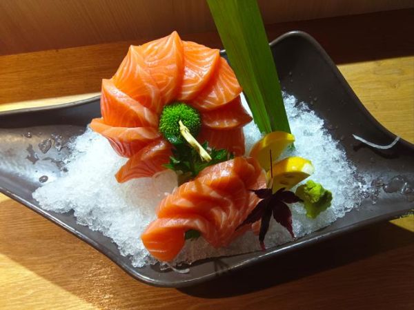 孕妇可以吃三文鱼刺身吗_孕期吃生鱼片安全吗-第2张图片-星辰妙记