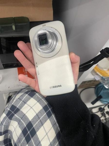 三星拍照手机收缩镜头怎么用_三星手机镜头伸缩故障怎么办-第2张图片-星辰妙记