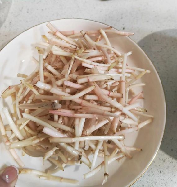 孕妇可以吃折耳根吗_折耳根孕妇能吃吗-第3张图片-星辰妙记 孕妇可以吃折耳根吗_折耳根孕妇能吃吗-第3张图片-星辰妙记