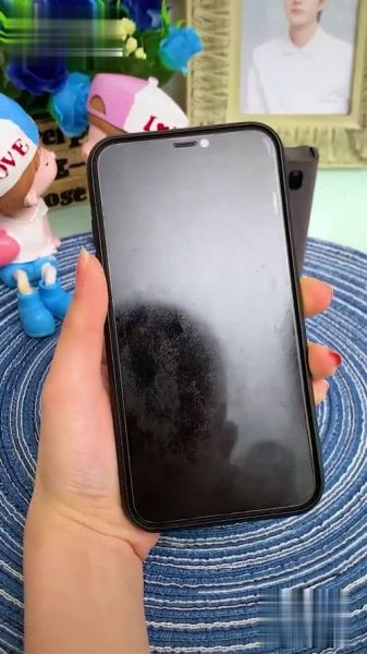 手机镜头脏了怎么擦_手机镜头有指纹怎么办-第1张图片-星辰妙记