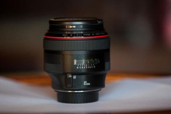 佳能EF50mmf1.8值得买吗_适合什么题材-第1张图片-星辰妙记