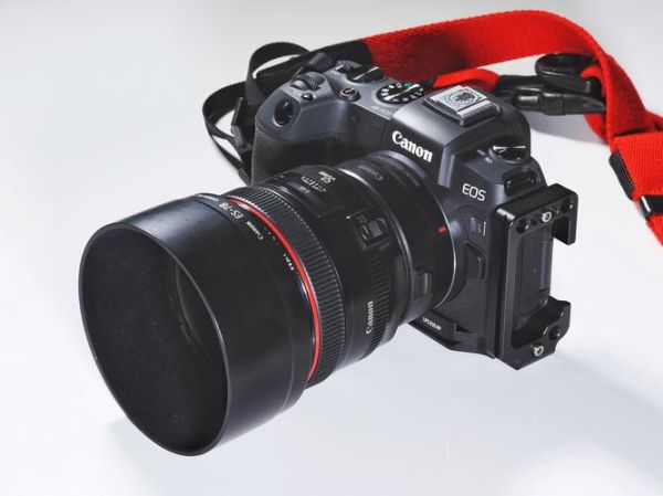 佳能50定焦镜头哪个好_佳能50mm定焦镜头推荐-第1张图片-星辰妙记