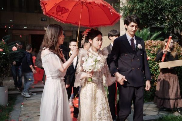 婚礼录像用什么镜头_婚礼跟拍镜头推荐-第1张图片-星辰妙记