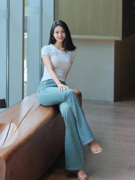 拍全身照怎么摆姿势_拍全身照显瘦技巧-第1张图片-星辰妙记