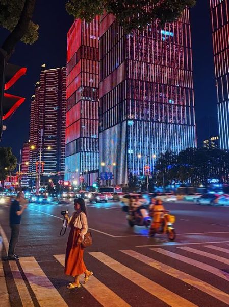 夜景镜头怎么选_夜景拍摄用什么镜头-第2张图片-星辰妙记