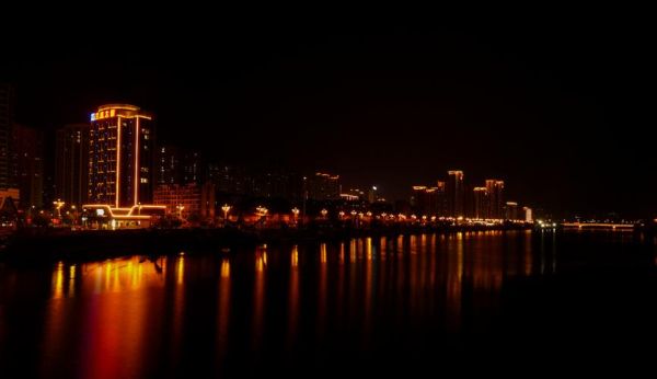 夜景拍摄镜头推荐_夜景镜头怎么选-第3张图片-星辰妙记 夜景拍摄镜头推荐_夜景镜头怎么选-第3张图片-星辰妙记