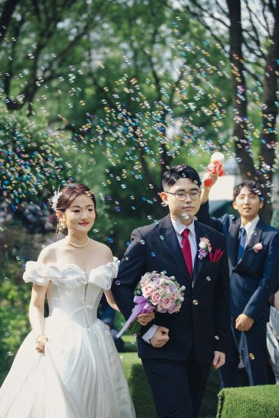 婚礼跟拍用什么镜头好_婚礼摄影镜头推荐-第3张图片-星辰妙记