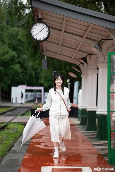 街拍镜头选35mm还是50mm_哪个更适合单反-第1张图片-星辰妙记 街拍镜头选35mm还是50mm_哪个更适合单反-第1张图片-星辰妙记