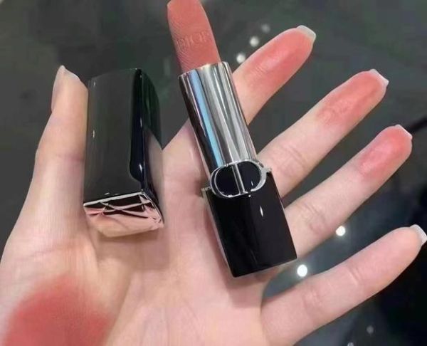 迪奥口红孕妇能用吗_成分安全吗-第1张图片-星辰妙记 迪奥口红孕妇能用吗_成分安全吗-第1张图片-星辰妙记