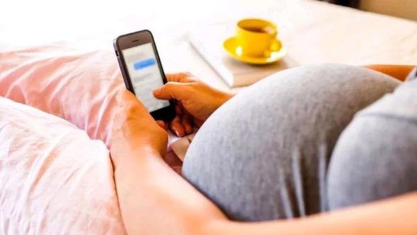 孕妇能玩手机吗_孕妇玩手机对胎儿有影响吗-第3张图片-星辰妙记 孕妇能玩手机吗_孕妇玩手机对胎儿有影响吗-第3张图片-星辰妙记