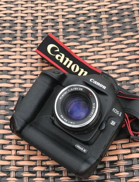 什么是蔡司镜头_蔡司镜头为什么这么贵-第1张图片-星辰妙记