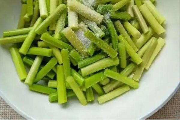 孕妇能吃蒜苔吗_怀孕吃蒜苔对胎儿好吗-第1张图片-星辰妙记 孕妇能吃蒜苔吗_怀孕吃蒜苔对胎儿好吗-第1张图片-星辰妙记