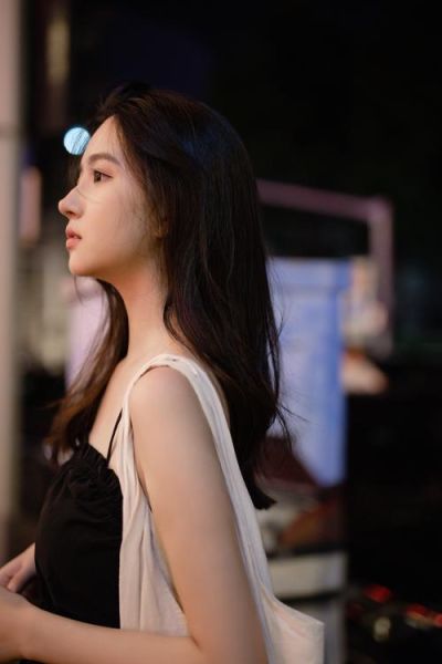 50mm镜头适合拍什么_50mm镜头适合拍人像吗-第1张图片-星辰妙记