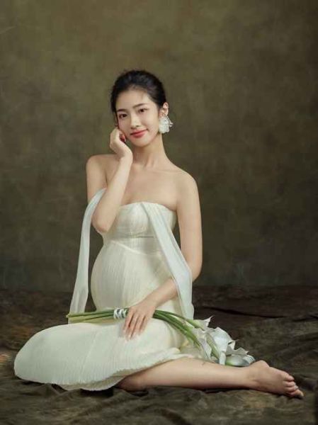 明星孕妇照怎么拍_明星孕妇照风格有哪些-第2张图片-星辰妙记 明星孕妇照怎么拍_明星孕妇照风格有哪些-第2张图片-星辰妙记