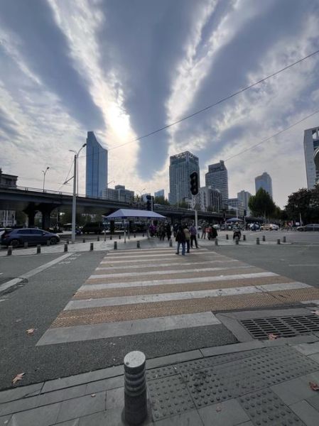 城市街景镜头怎么拍_街景拍摄技巧有哪些-第3张图片-星辰妙记 城市街景镜头怎么拍_街景拍摄技巧有哪些-第3张图片-星辰妙记